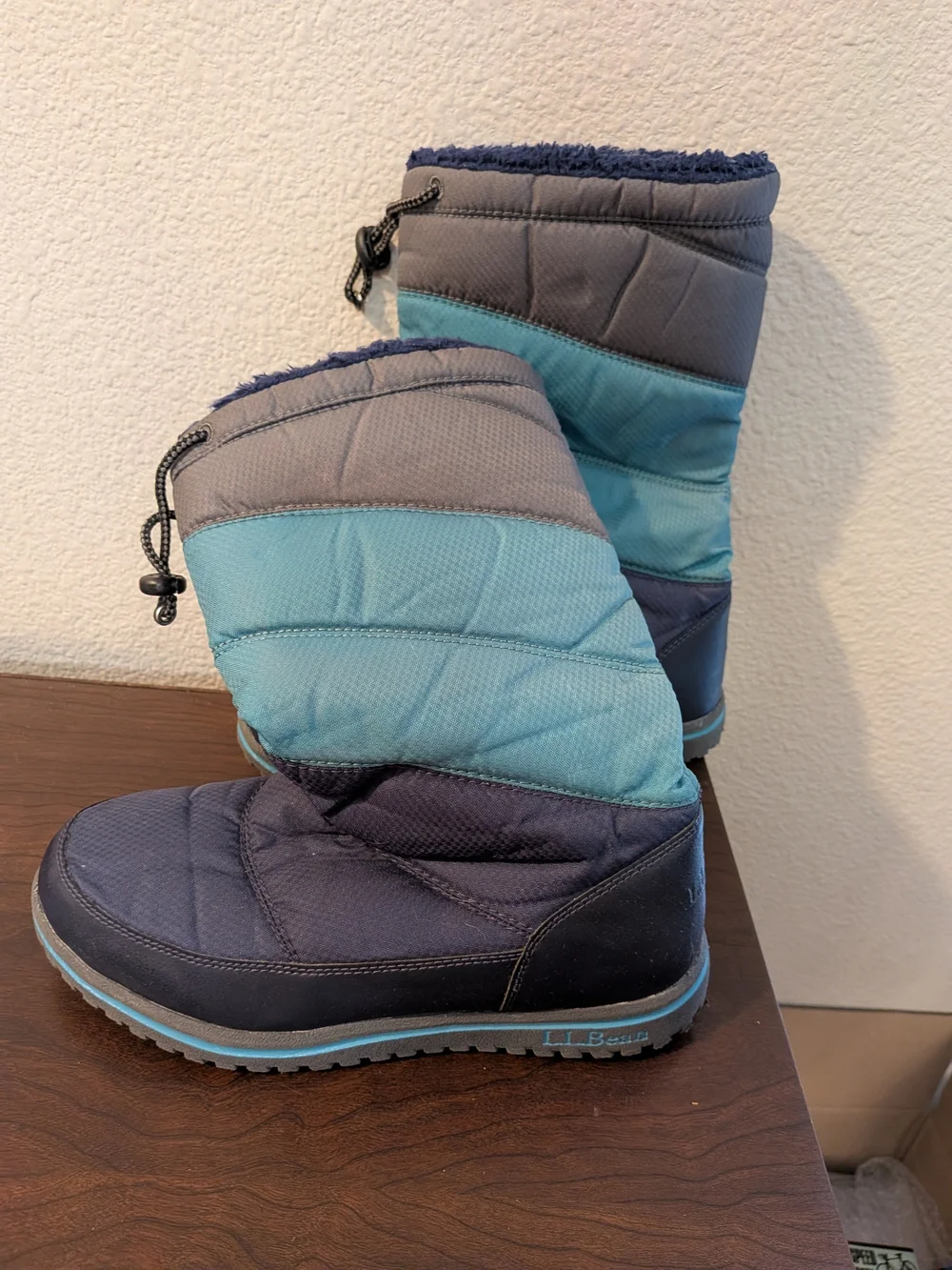 L.L. Bean kids Snow Boots in Navy and Teal